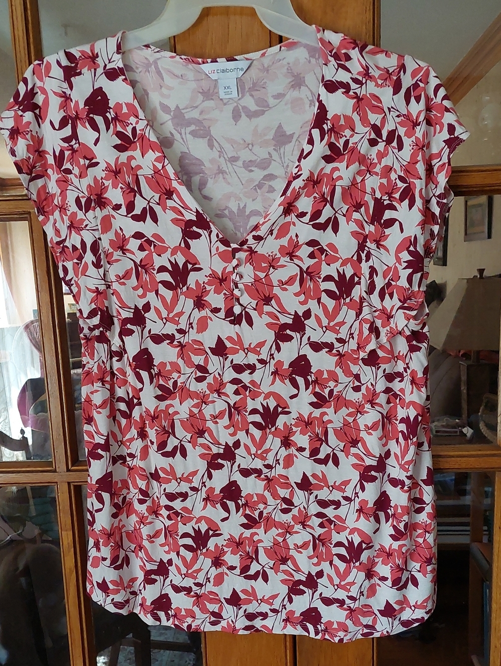 Liz Claiborne Plus XXL Lightweight V Neck White Top Pink & Burgundy Floral Print